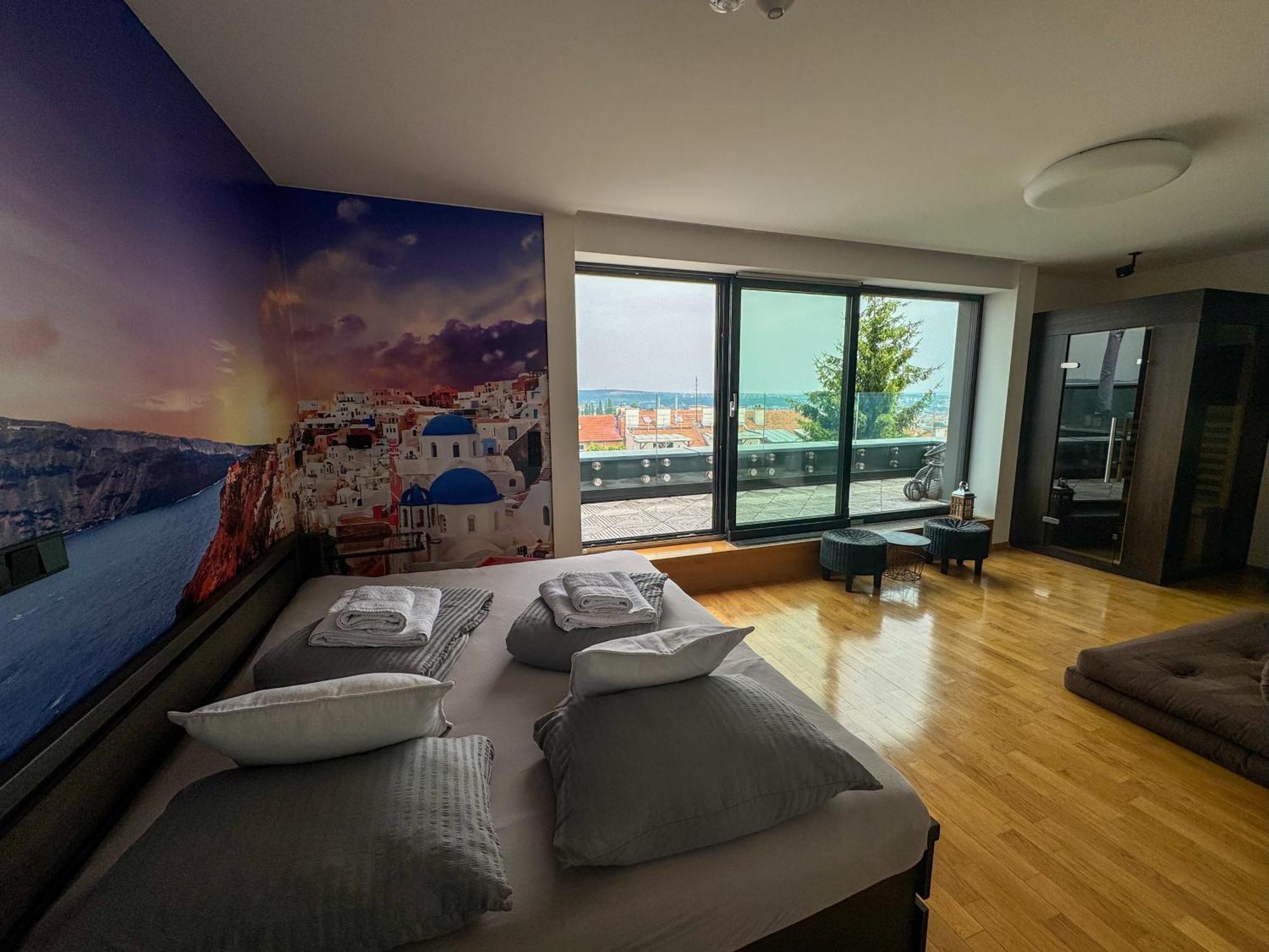 Se Saunou A Terasou S Vyhledem Na Apartment